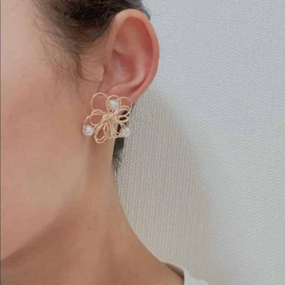 Wire flower earrings - Picture 1 of 3